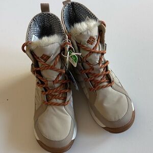 NWT Columbia Meadows, Shorty Omni-heat boots